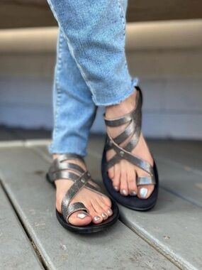 Cydwoq Renew Leather Strappy Criss Cross Sandal Size 40